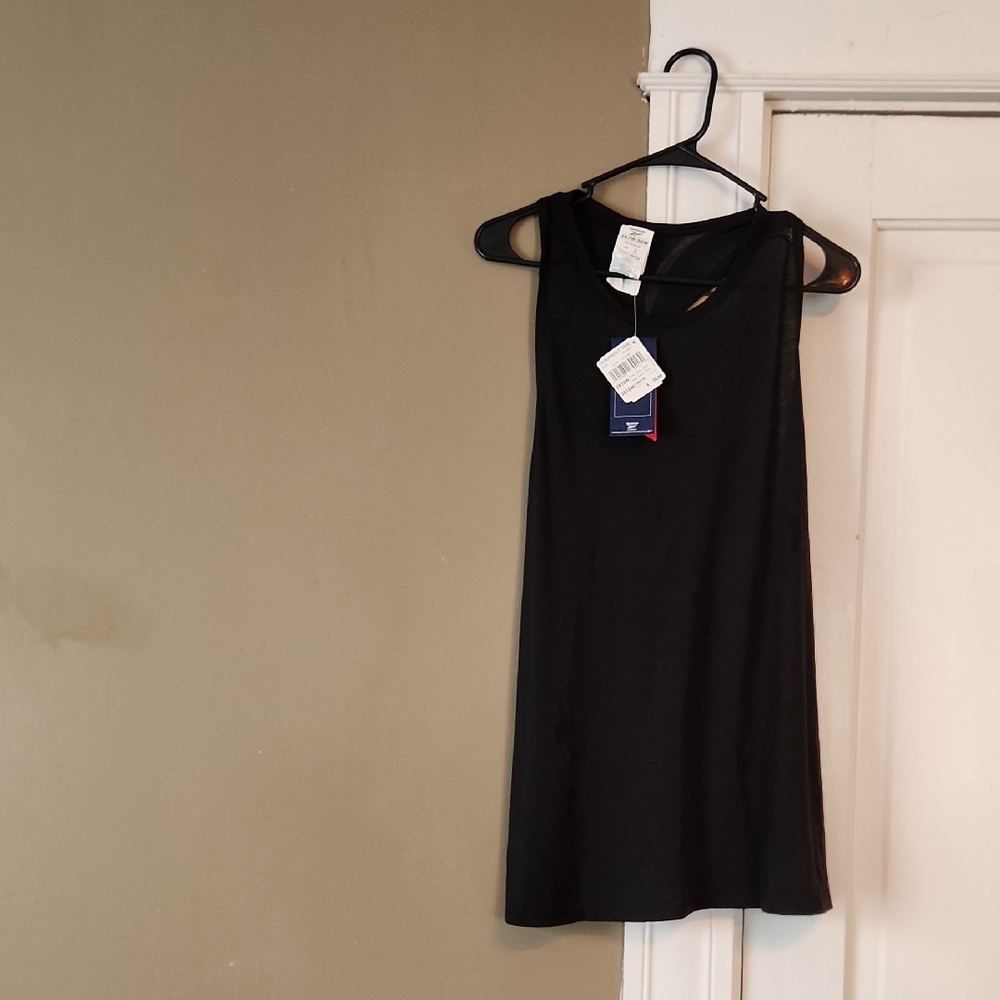 NWT Reebok Black Top